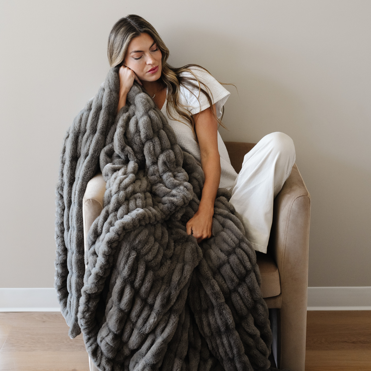 Double Ruched Faux Fur Blankets
