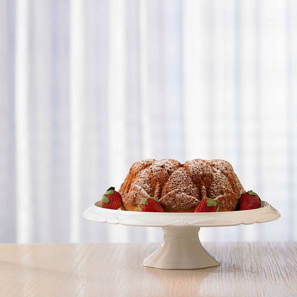 Bianco Pedestal Cake Plate and Dome 30cm