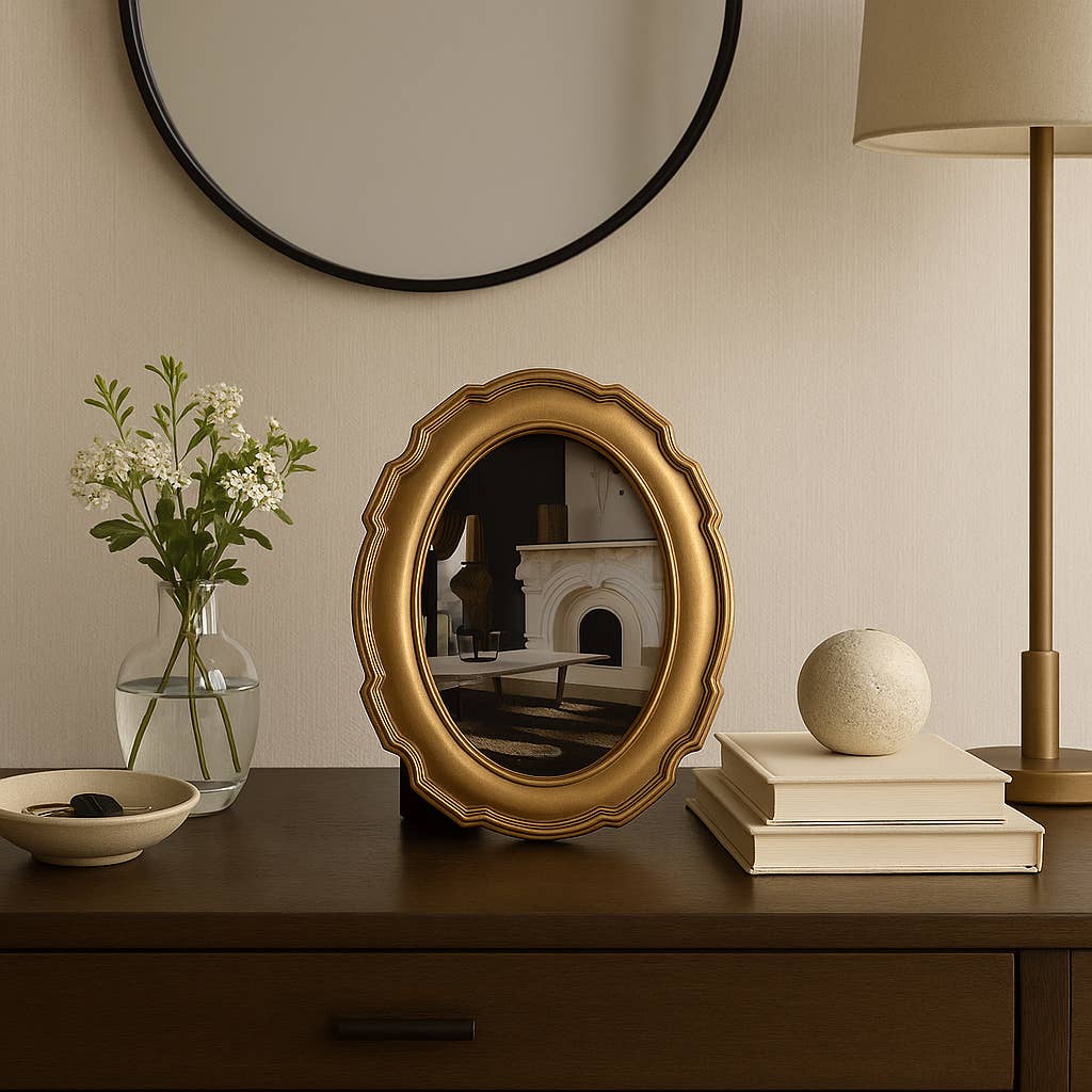 Photo Frame - Gold Polyresin Round Vintage Style, 4x6 in.