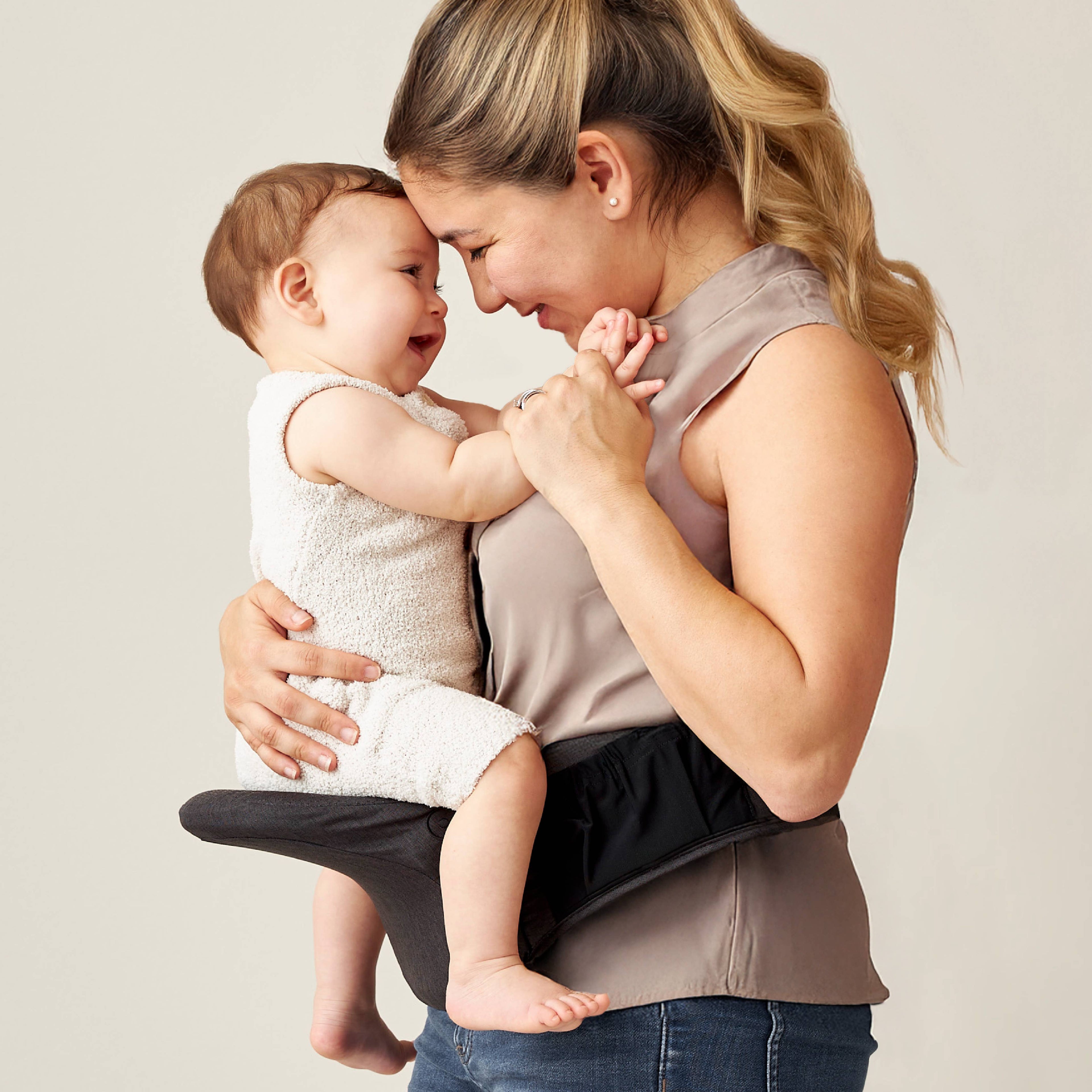 Itzy Hold & Fold