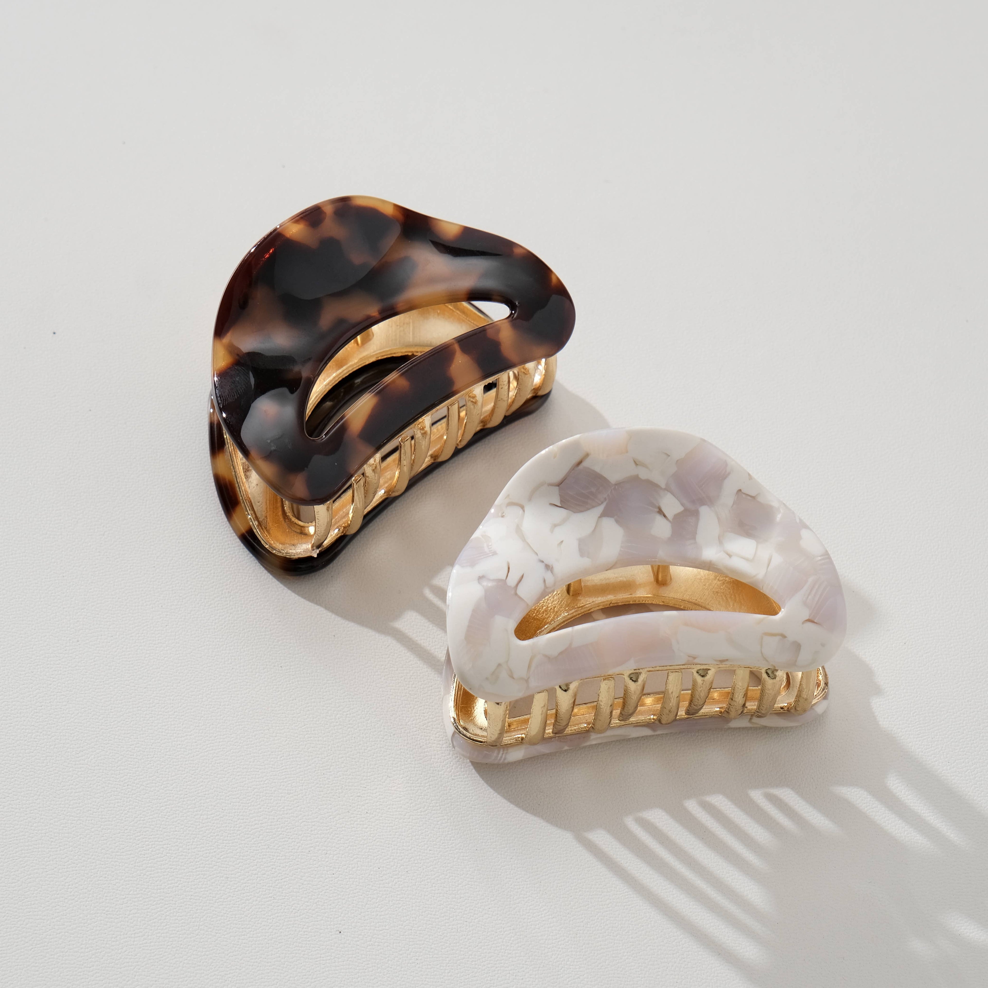 Nadia Vintage Snow Curved Metal Claw Clip - Medium