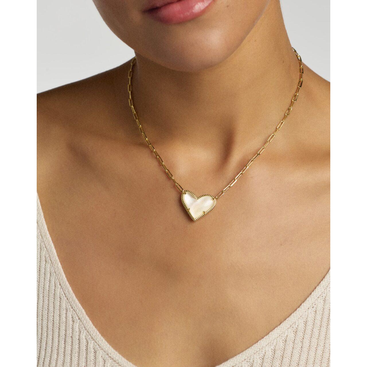 Ari Heart Statement Short Pendant Necklace