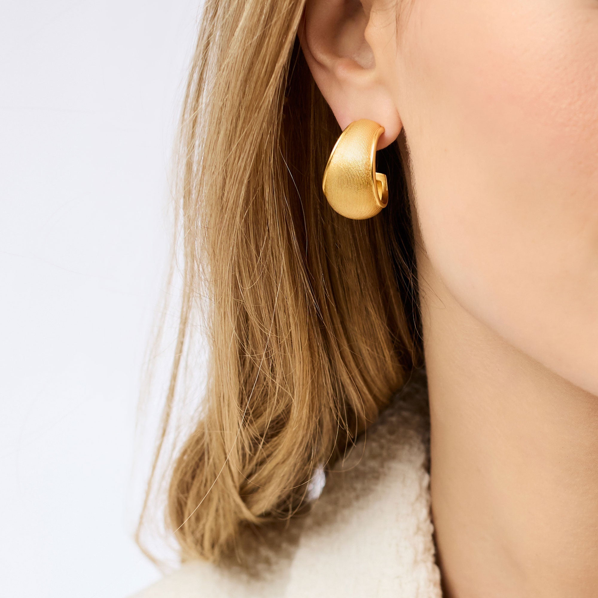 Cobblestone Statement Hoop