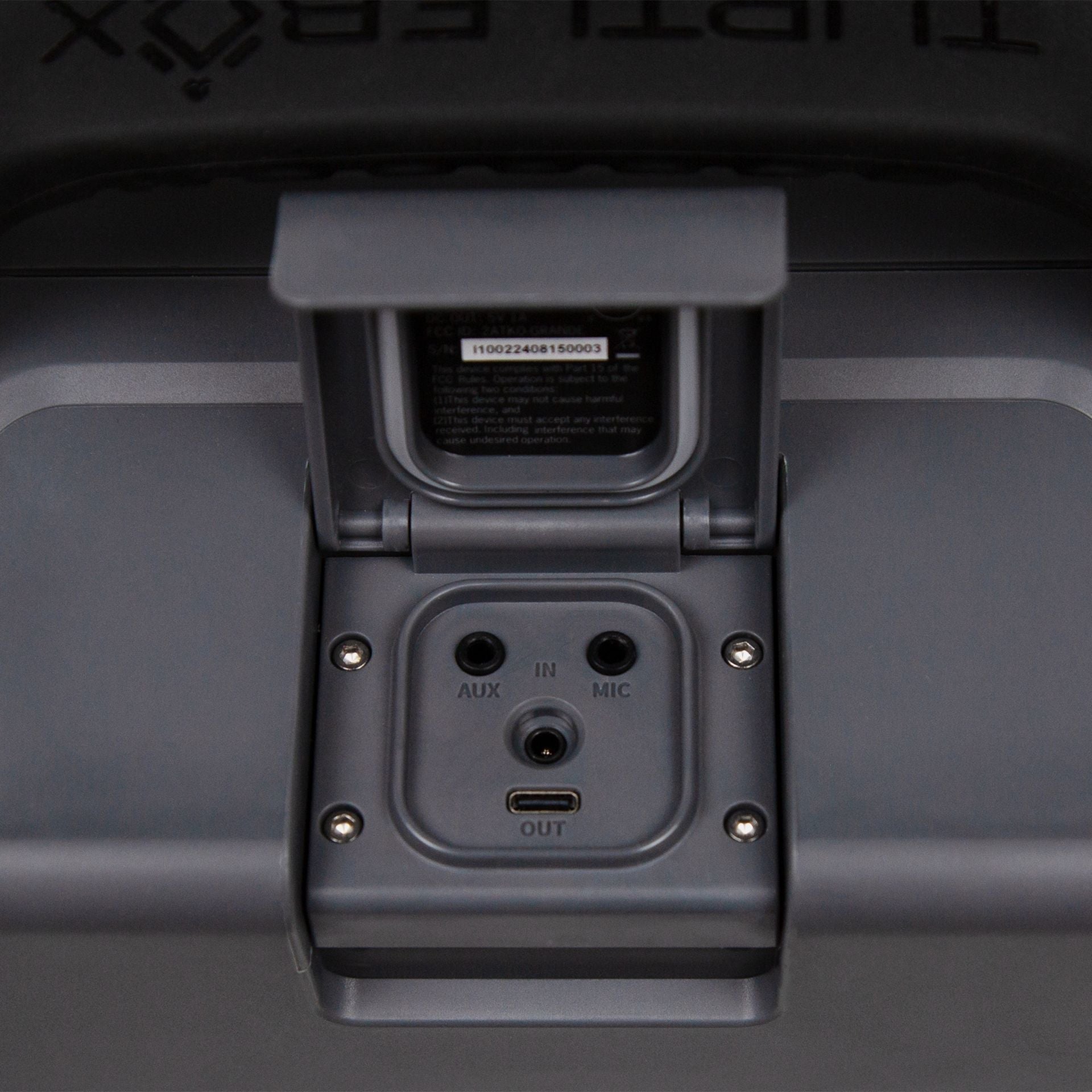 Turtlebox Grande speaker in gray port view #speaker-color_gray