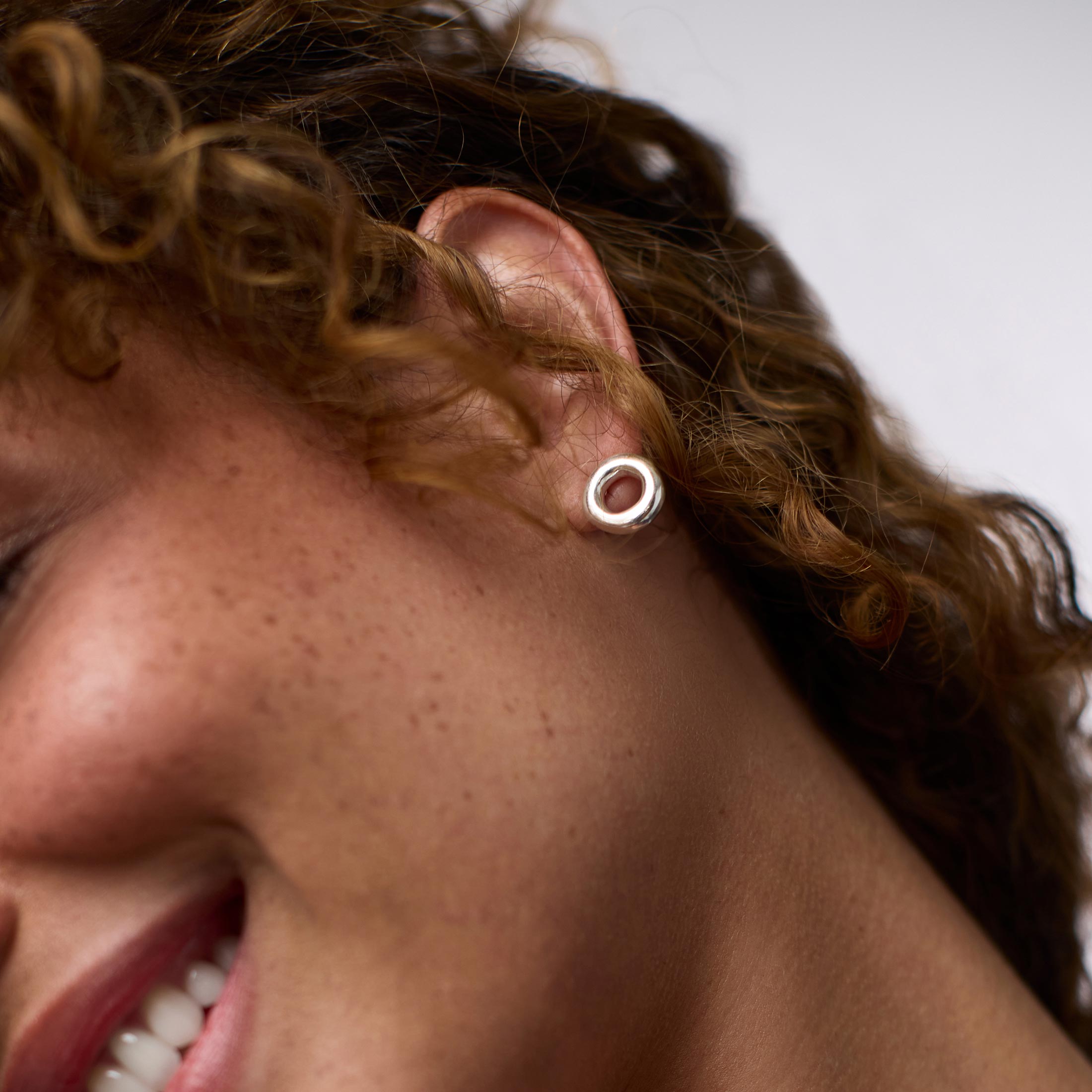 Wave Circle Stud