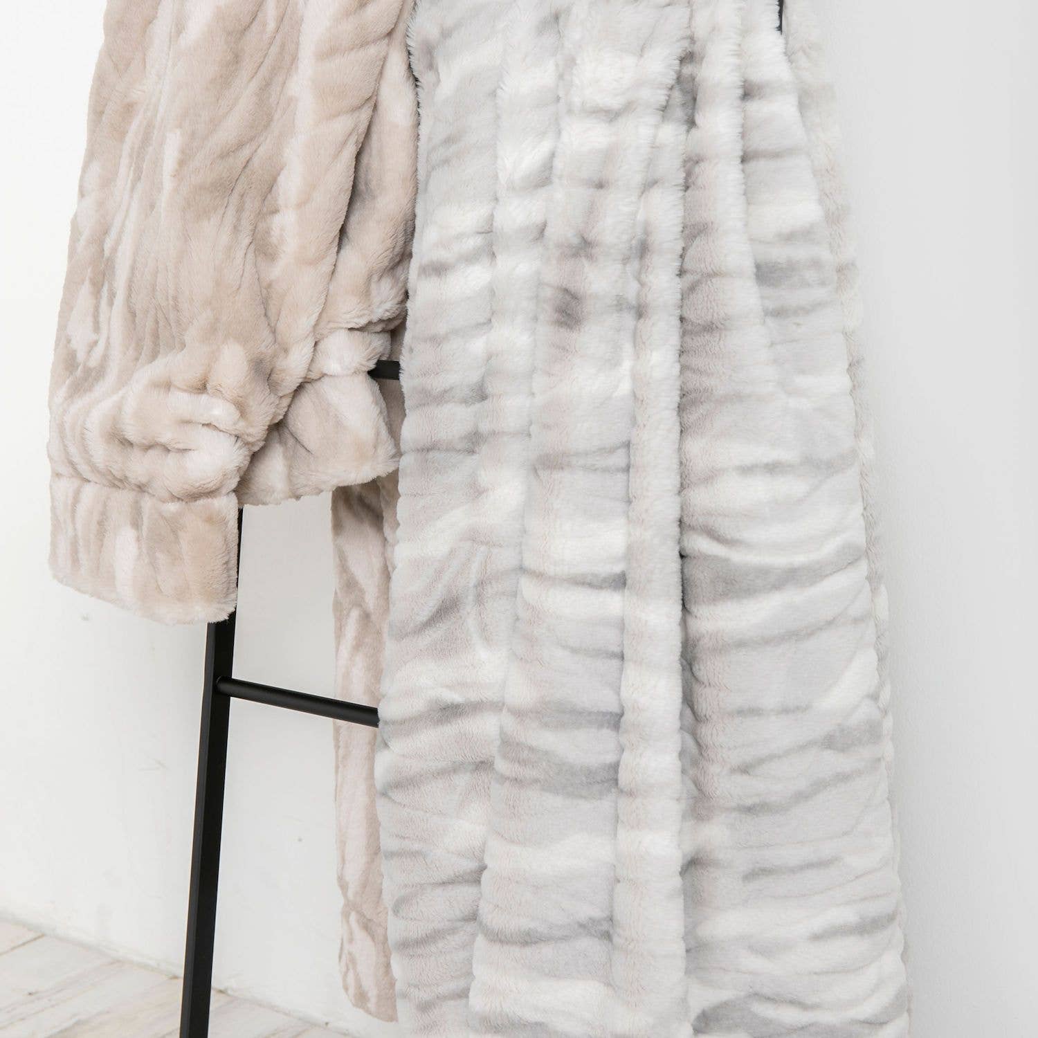 Marble Faux Fur/Minky XL Throw Blankets