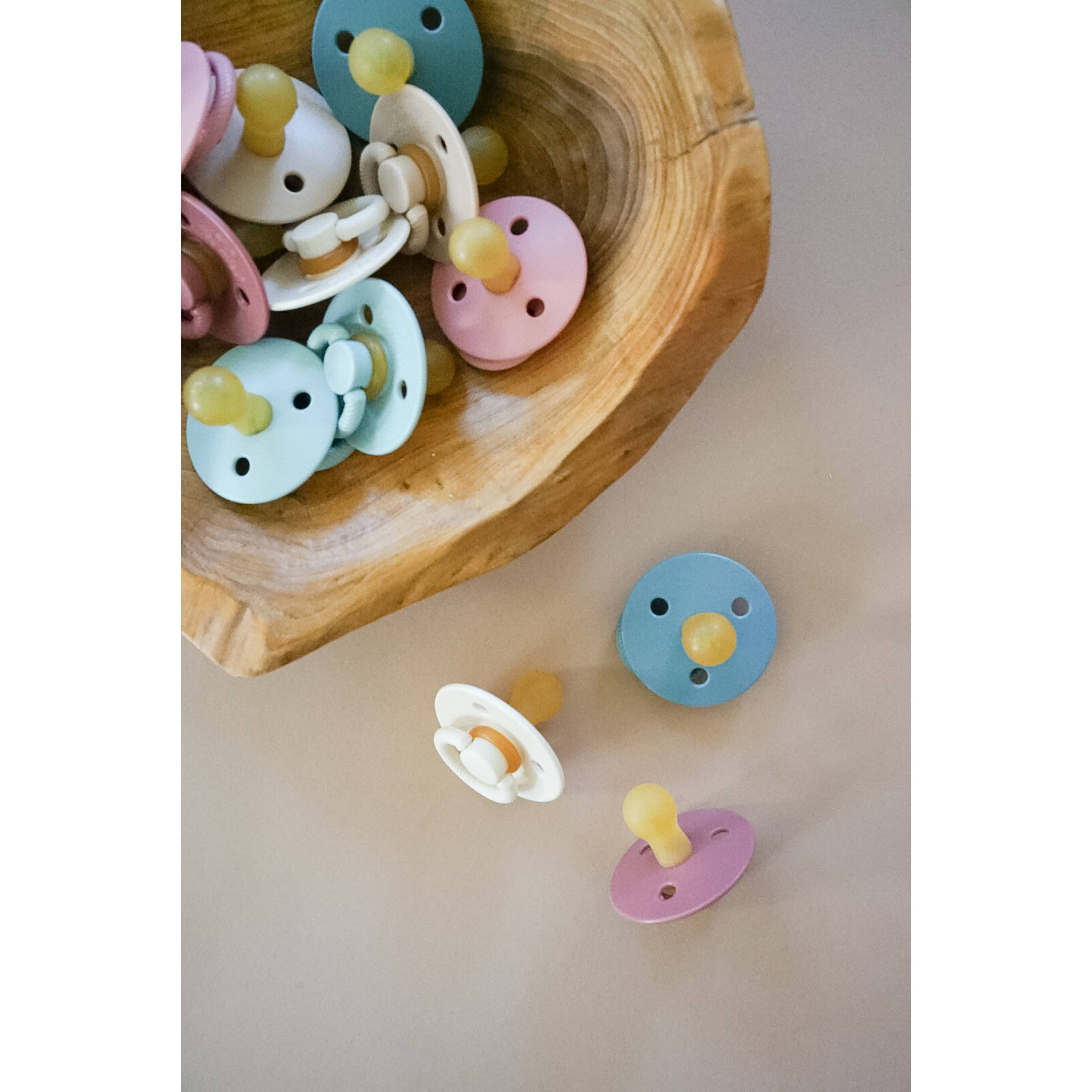 Itzy Soother Natural Rubber Paci Sets