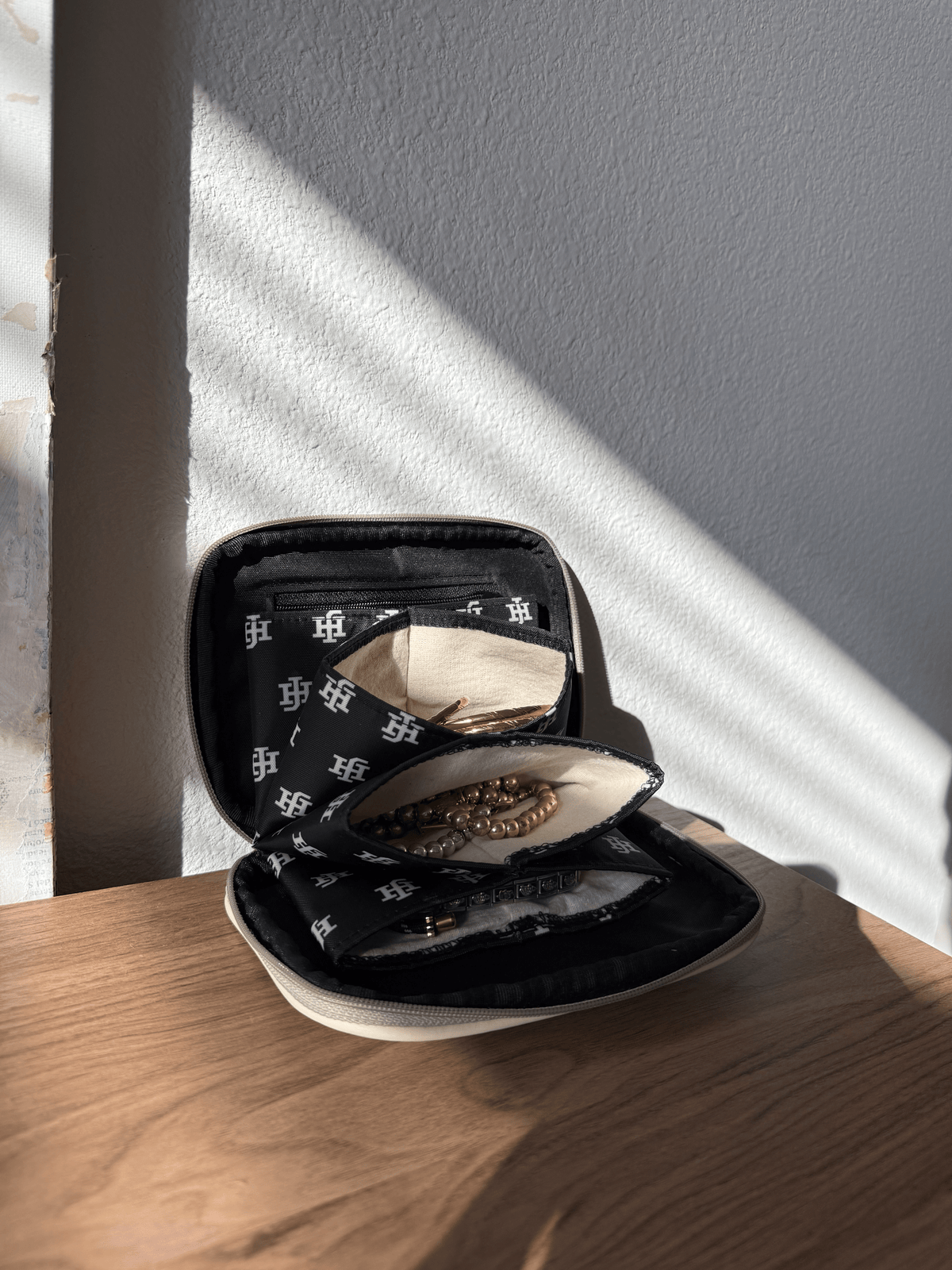 Jon Hart Design Bedell