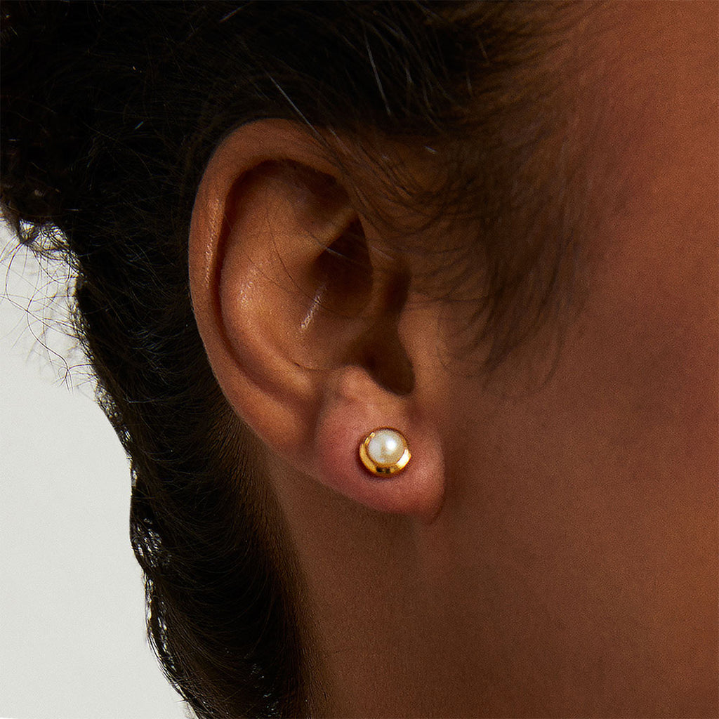 Signature Small Studs - Gold - Pearl
