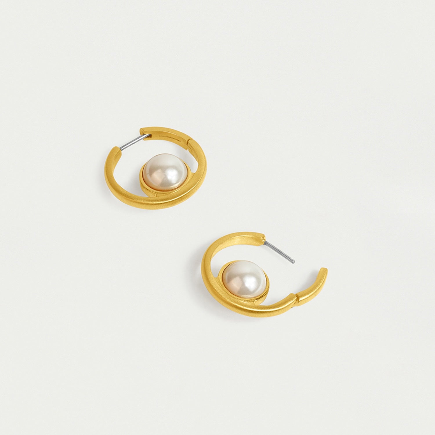 Floating Huggie Hoops - Gold/Pearl