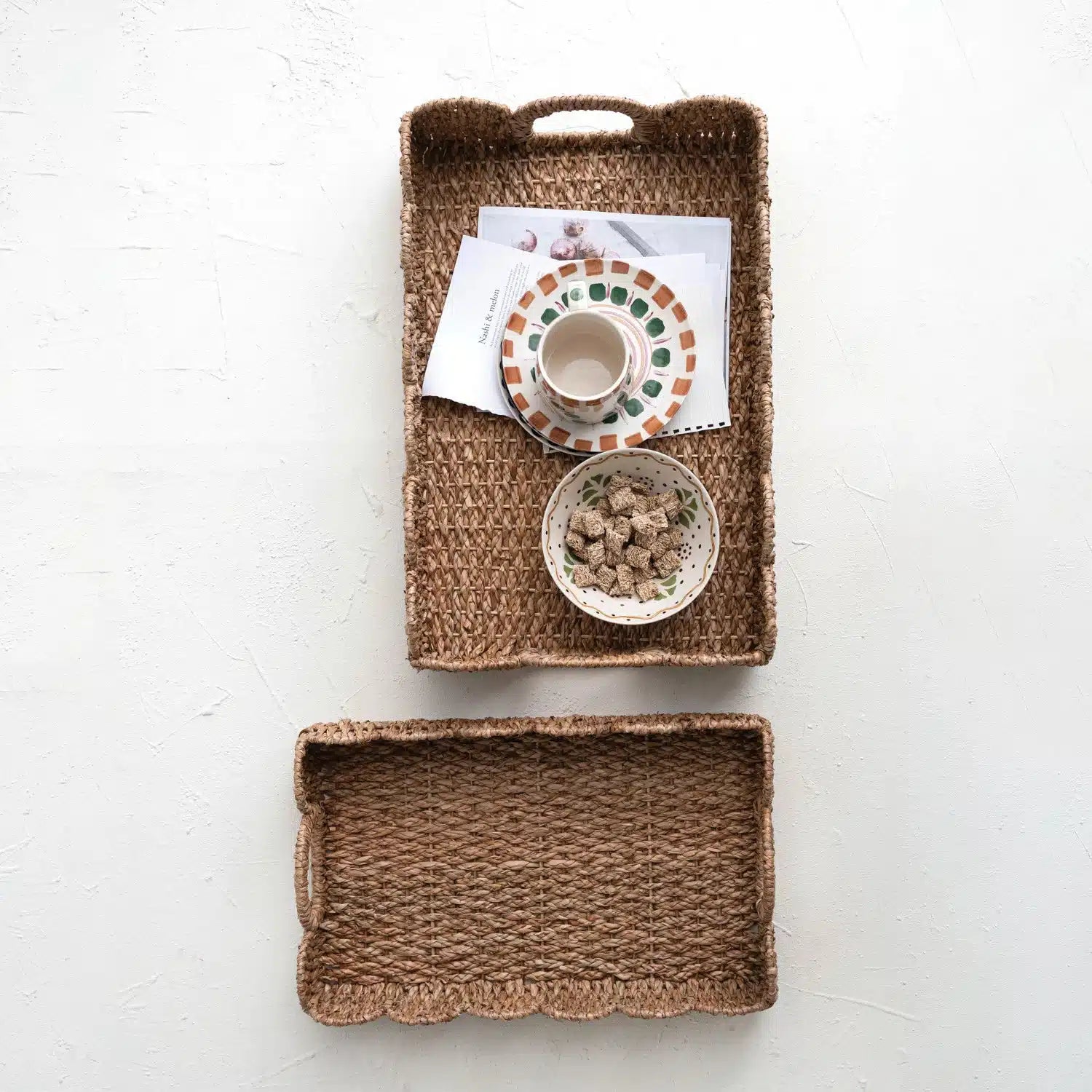 Decorative Braided Bankuan Trays w/ Handles & Scalloped Edge