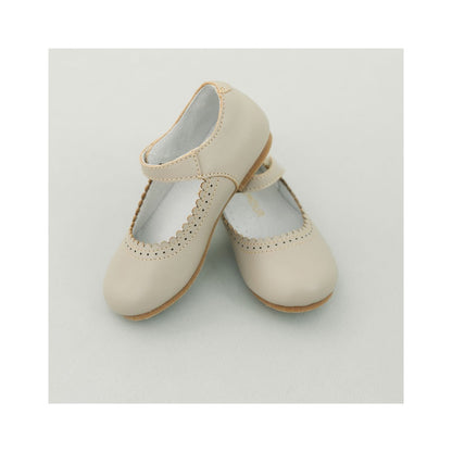 Lucille Scalloped Flat, Almond