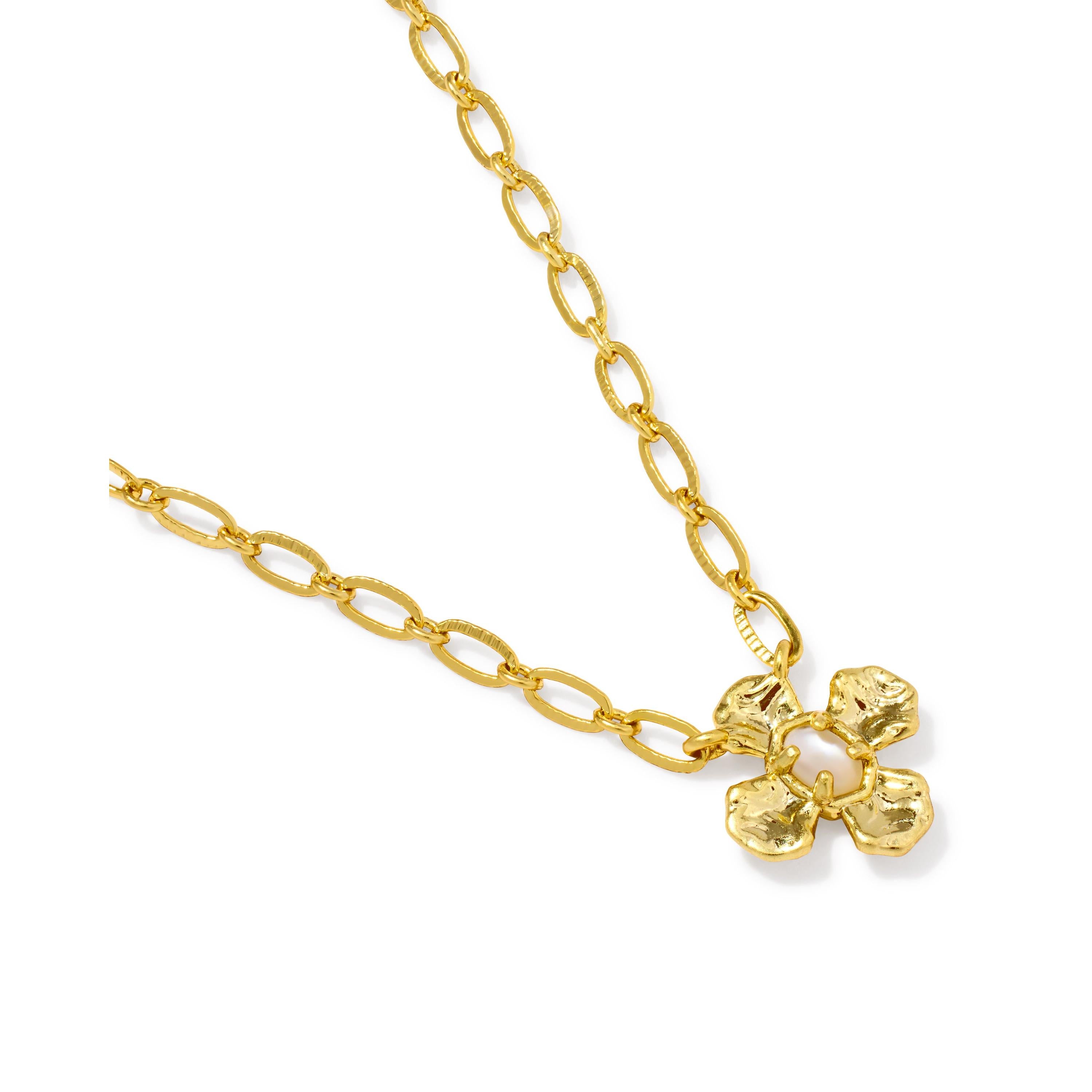Leanne Short Pendant Necklace