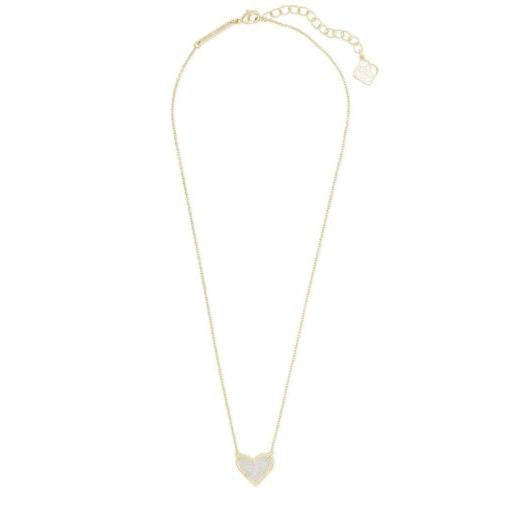 Ari Heart Short Pendant Necklace