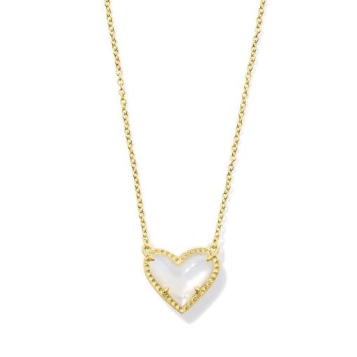 Ari Heart Short Pendant Necklace