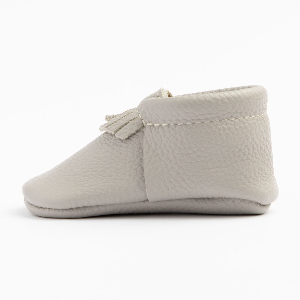 Freshly Picked White Sneaker buying Mocc, size 6