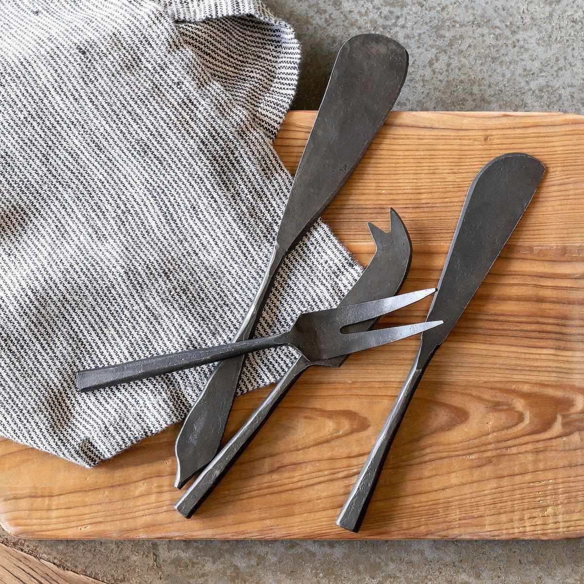 Primitive Iron Cheese Service- Set of 4-Park Hill-Lasting Impressions
